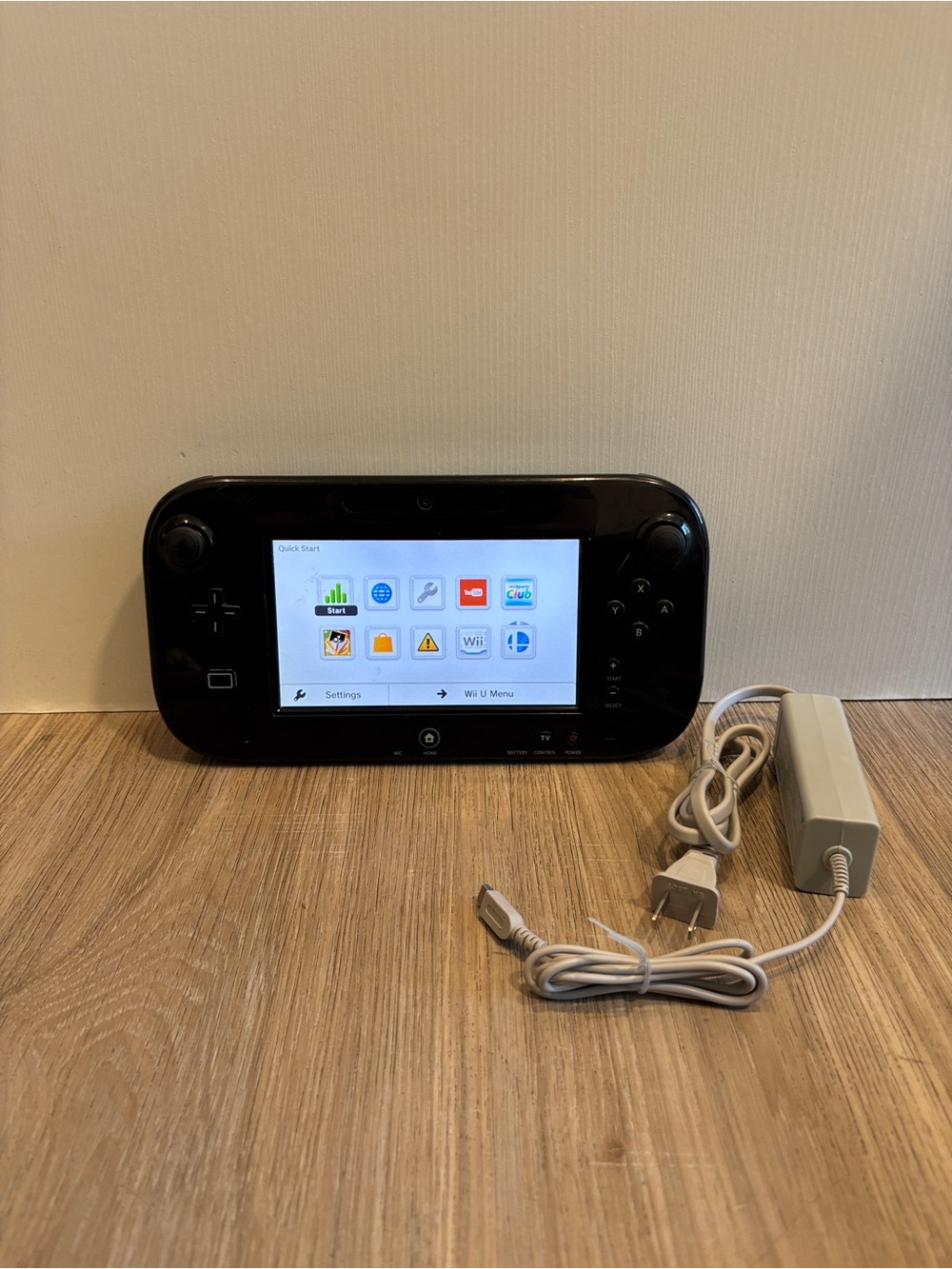 Nintendo Wii U Gamepad Controller WUP-010 (USA)  Black with Charger Works